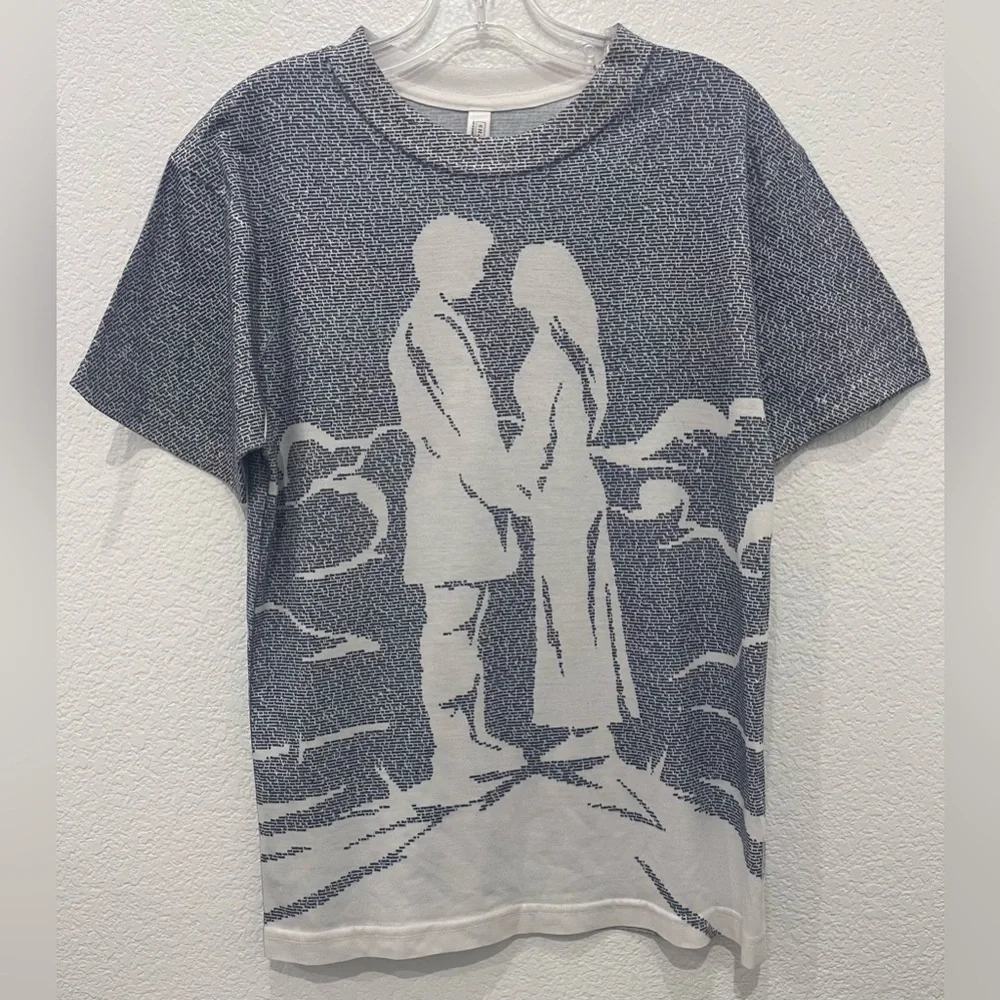 Lithographs soft fabric T shirt.‎ Damaged! Please read description!